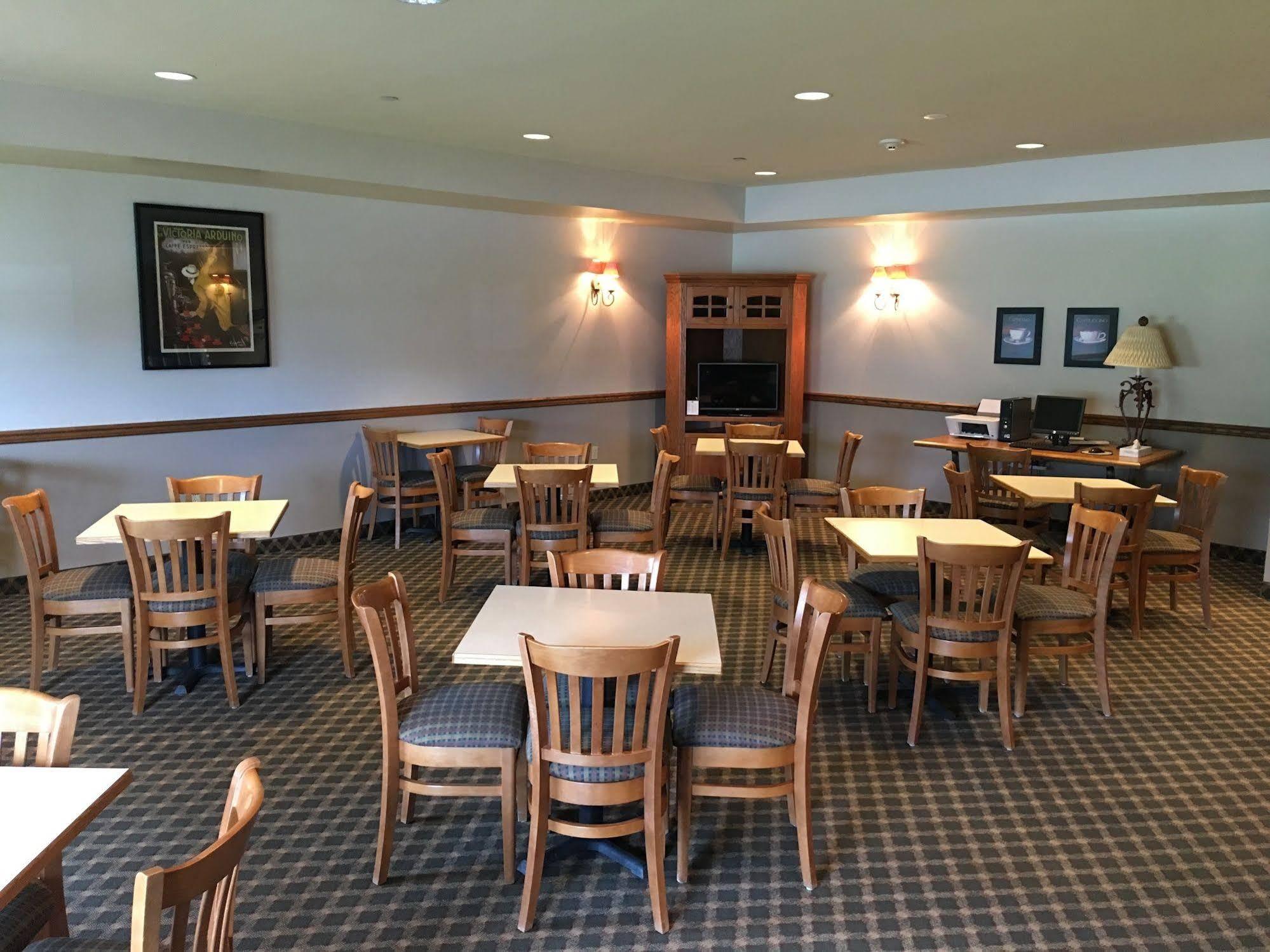 Americinn By Wyndham Fulton Clinton Extérieur photo
