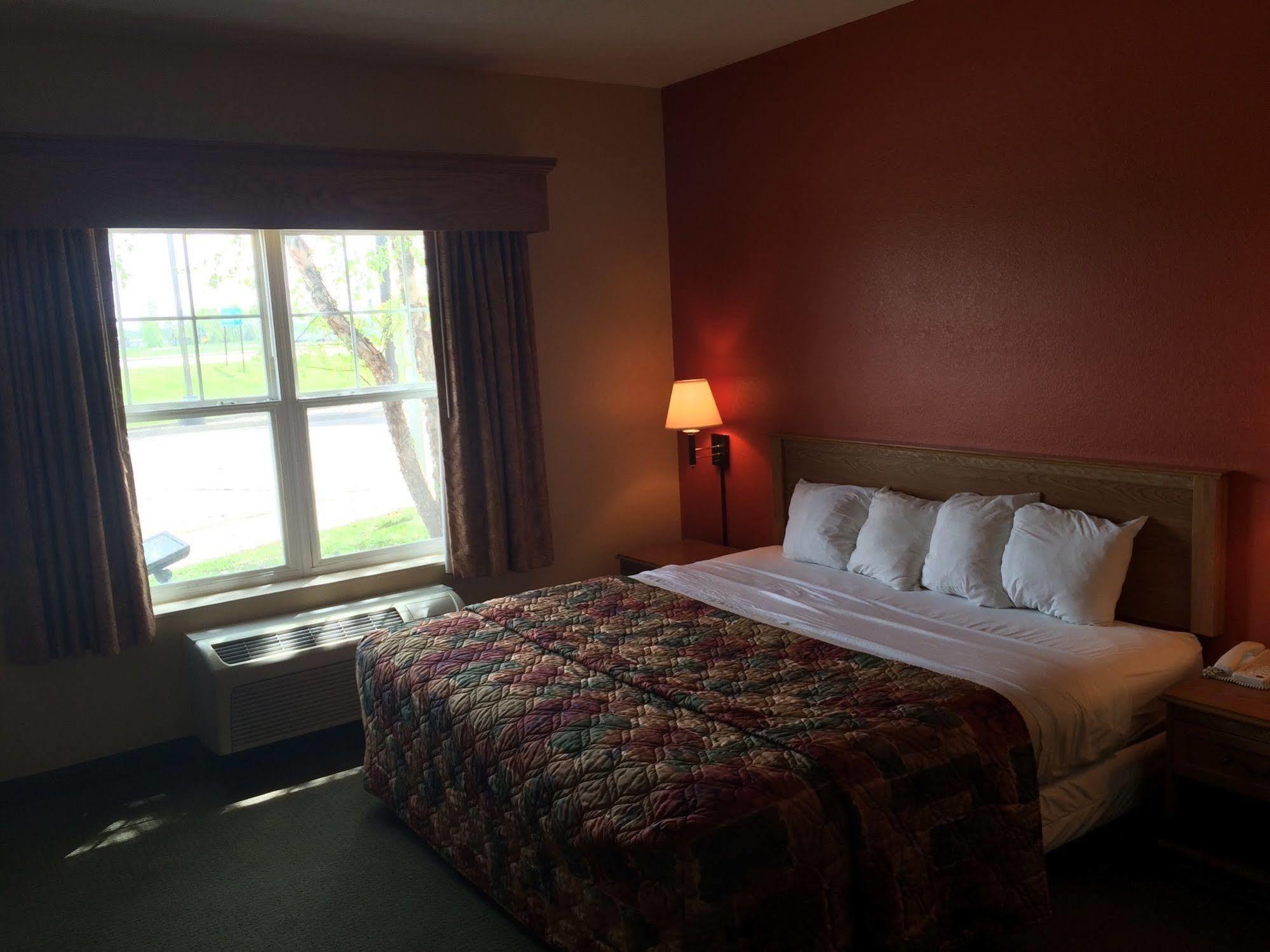 Americinn By Wyndham Fulton Clinton Extérieur photo